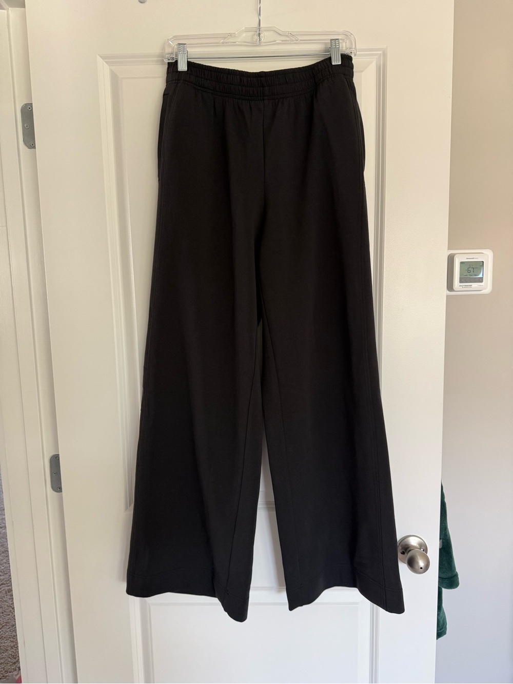 Fabletics Black Wide Leg SuitPants, size M (NWT!) ✨